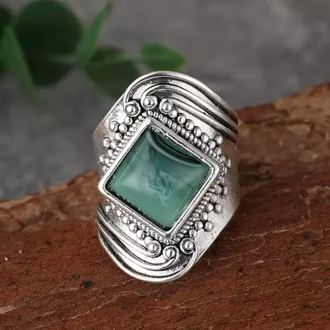 Anel Feminino Vintage Boêmio – Pedra Verde Quadrada, Prata Antiga, Gravura Clássica/ Cod. JA0011