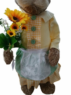 Coelho de decoração para Páscoa Femeá em Pé Amarela com verde e flores Sisal 64 x 19 cm na internet