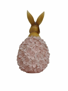 Decoração Ovo com Coelho e Hortênsias Rosa Páscoa Resina 25,5 x 15 x 15 cm
