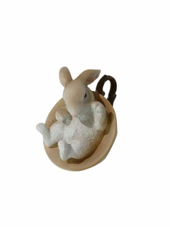 Páscoa Resina xícara com Coelho Deitado marrom e bege 9 x 7,5 x 7,5 cm - Toko Artesanato e Decorações