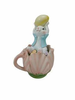 Coelho com xícara Rosa Páscoa Resina 14 x 7,6 x 9,5 cm - loja online