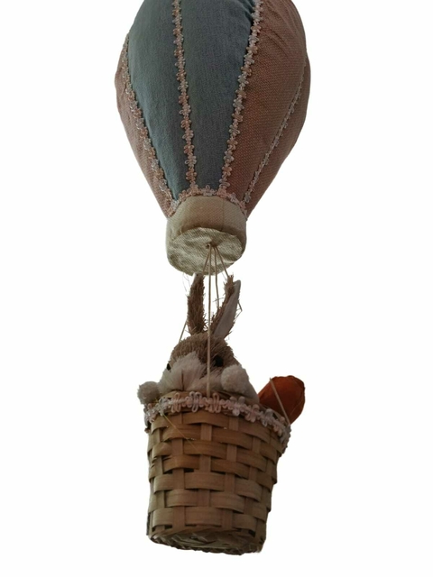 Decoração de Páscoa Balão com Coelho e cesto Rosa c/azul Palha 73 x 28 x 28 cm