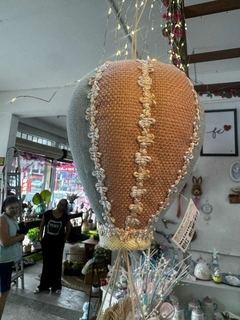 Decoração de Páscoa Balão com Coelho e cesto Rosa c/azul Palha 36 x 13 x 13 cm - loja online
