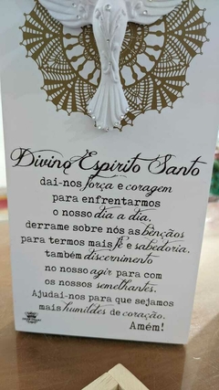 PLACA DE MESA DIVINO ESPIRITO SANTO 25 cm - Toko Artesanato e Decorações