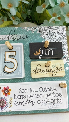 Calendário Permanente de Mesa Floral azul