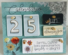 Calendário Permanente de Mesa Floral azul na internet