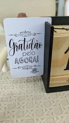 CALENDÁRIO PERMANENTE COM TAG QUE OS DIAS FELIZES...8X11X6 - Toko Artesanato e Decorações