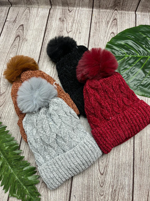 Gorro pompón de niña