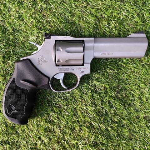 REVOLVER TAURUS CAL. 357 MAG 4" 627 TRACKER INOX MATE - comprar online