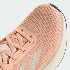Tênis adidas response na internet