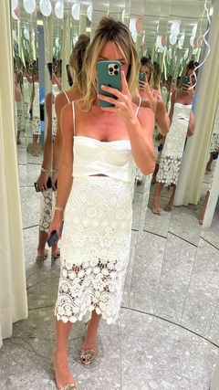 VESTIDO MIDI COM BUSTO ESTILO CORSET E SAIA EM TECIDO RENDADO - comprar online
