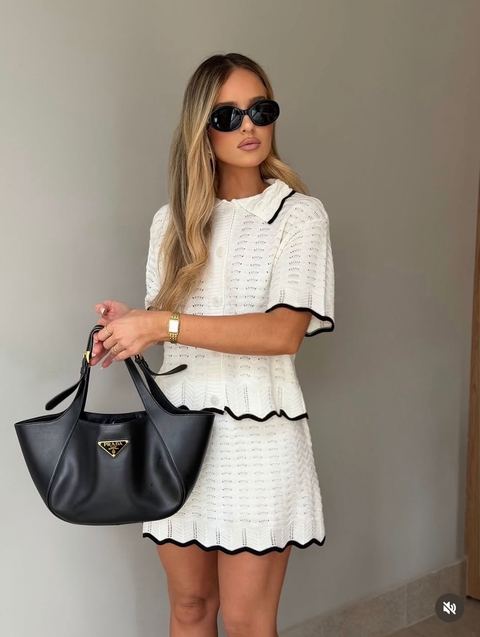 CONJ. CAMISA E SAIA CANELADO EM TRICO