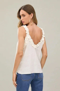 BLUSA LINHO COM DETALHE DE BABADO na internet