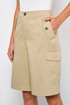 BERMUDA COM BOLSO EM SARJA PREMIUM - comprar online