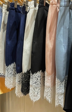 MINI SAIA COM RENDA EM CREPE - comprar online