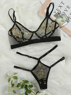 Coordinado negro con bordado de flores