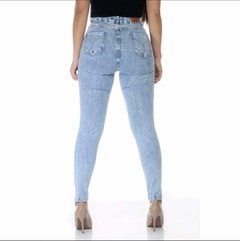 Calça Jeans Feminino Levanta bumbum com Lycra Cintura Alta na internet