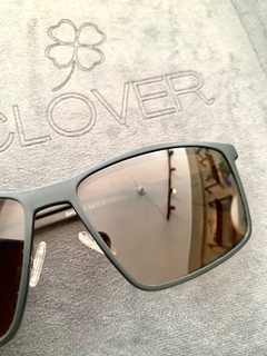 Clover Duo Metal na internet