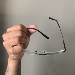 Clover Grau titanium preto - Óticas Clover