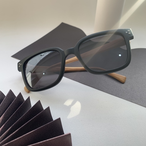 Clover Wood acetato preto e hastes madeira - comprar online