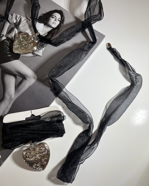 COLAR CORAÇÃO FITA DE ORGANZA