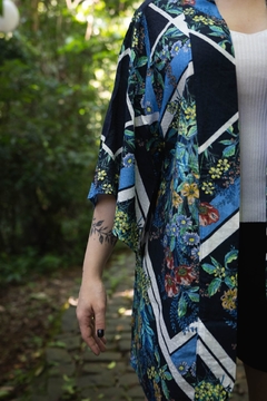 Kimono Estampado de Viscose Flores Azul na internet