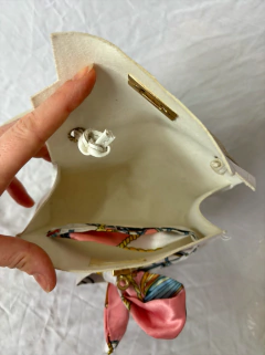 Bolsa branca pequena transversal croco com lenço * Coquette na internet