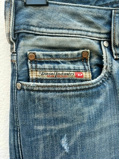 Calça jeans flare Diesel original importada * P na internet