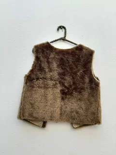 Colete peluciado pelinhos tom terroso frio * N M/G brechó - comprar online