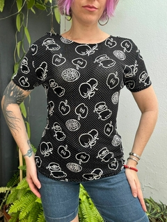 Blusa divertida frutas vintage preta * M/G - comprar online