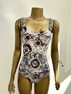 Maiô body tie dye cinza marrom CGC perfeito * M - comprar online
