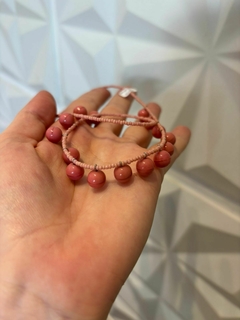 Colar biojóia vitral rosa miçangas Moema Prado - comprar online