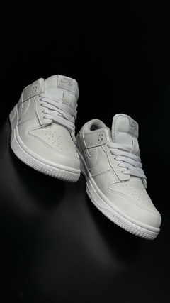 Dunk Low Triple White na internet