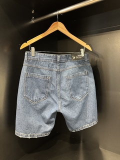 Bermuda Jeans Destroyed na internet