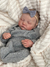 Arya Bebê Reborn Realista de 49cm, Pele em Silicone Suave e Flexível, Veias Detalhadas, Pintura Manual, Cabelos Encantadores e Expressão Serena na internet