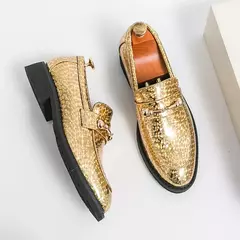 Sapatos de couro brilhantes para homens, mocassins luxuosos, sapatos de banquete na internet