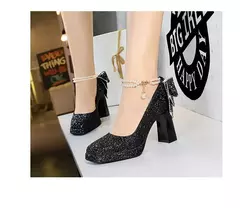 Imagem do Banquete de casamento novo doce pérolas de um comprimento salto alto feminino s
