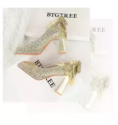 Imagem do Banquete de casamento novo doce pérolas de um comprimento salto alto feminino s