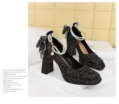 Imagem do Banquete de casamento novo doce pérolas de um comprimento salto alto feminino s