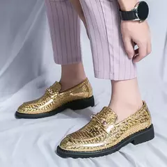 Sapatos de couro brilhantes para homens, mocassins luxuosos, sapatos de banquete na internet
