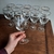 Juego de copas de vino con borde dorado