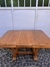 Mesa con pie pata moño