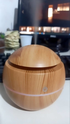 Mini Umidificador de Ar e Aromatizador de Ambientes Tipo Madeira.
