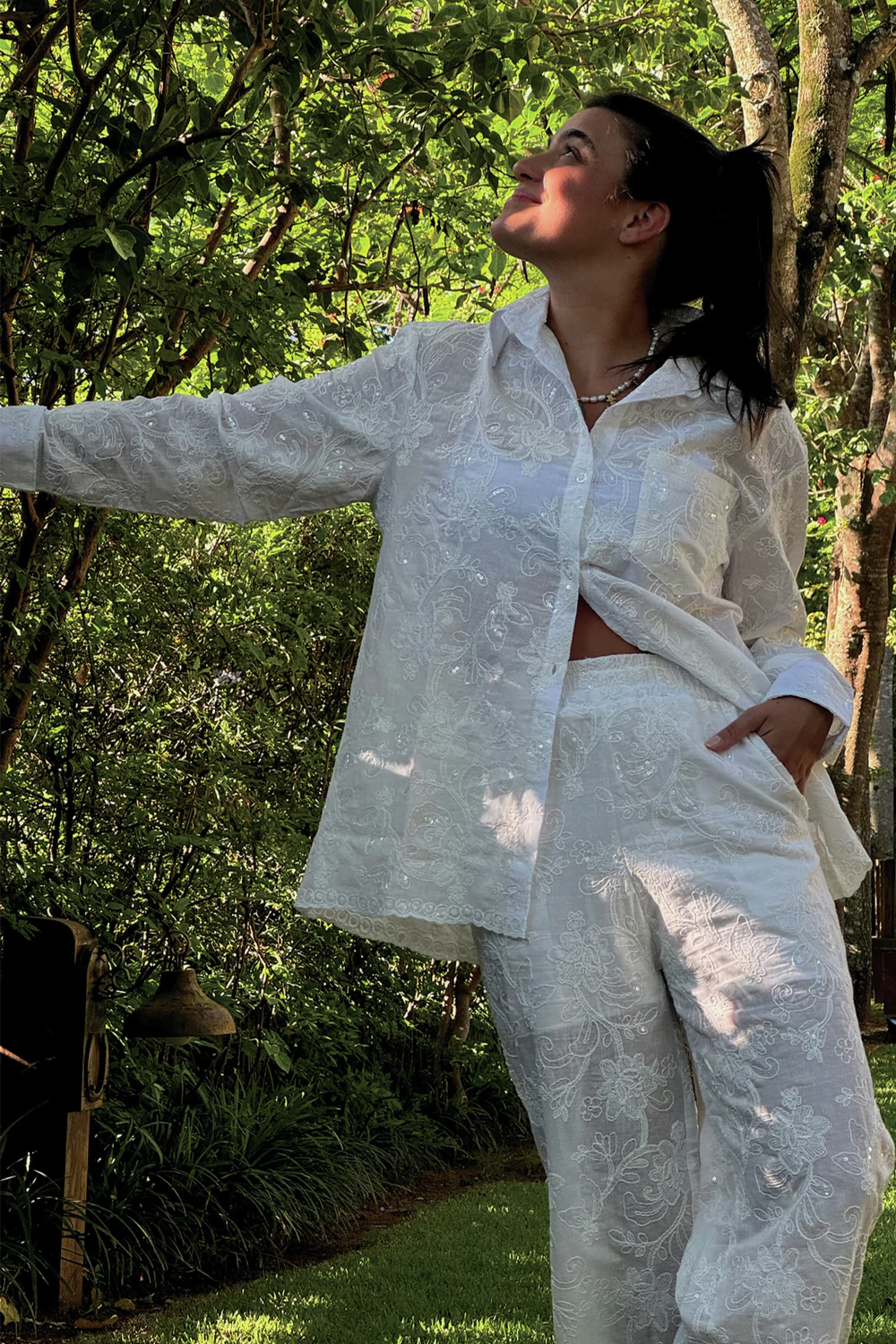 Camisa Paetê Floral Off
