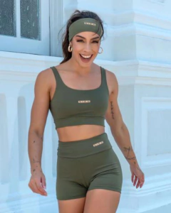 Short Curto Old Money Verde na internet
