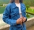 Jaqueta Cropped Jeans com Barra Desfiada