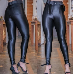 Calça com cinto