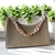 Bolsa Feminina Bege com Corrente – Sofisticação com Toque Moderno