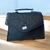 Bolsa de Mão Preta Minimalista – Compacta, Sofisticada e Versátil - comprar online