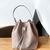 Bolsa Feminina Bucket Bege Textura Croco – Elegância e Sofisticação